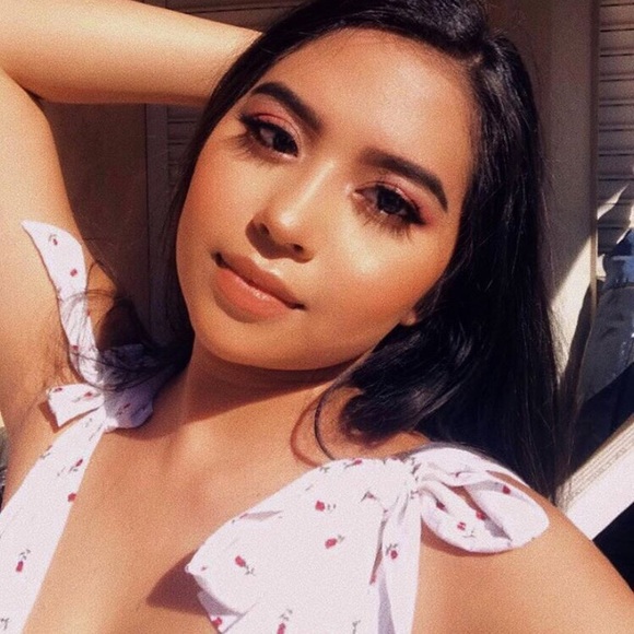 Meet your Posher, Kailey - Picture 1 of 1